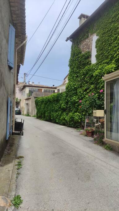 Joli Appartement Dans Village Calme En Provence Les Mees Exterior photo